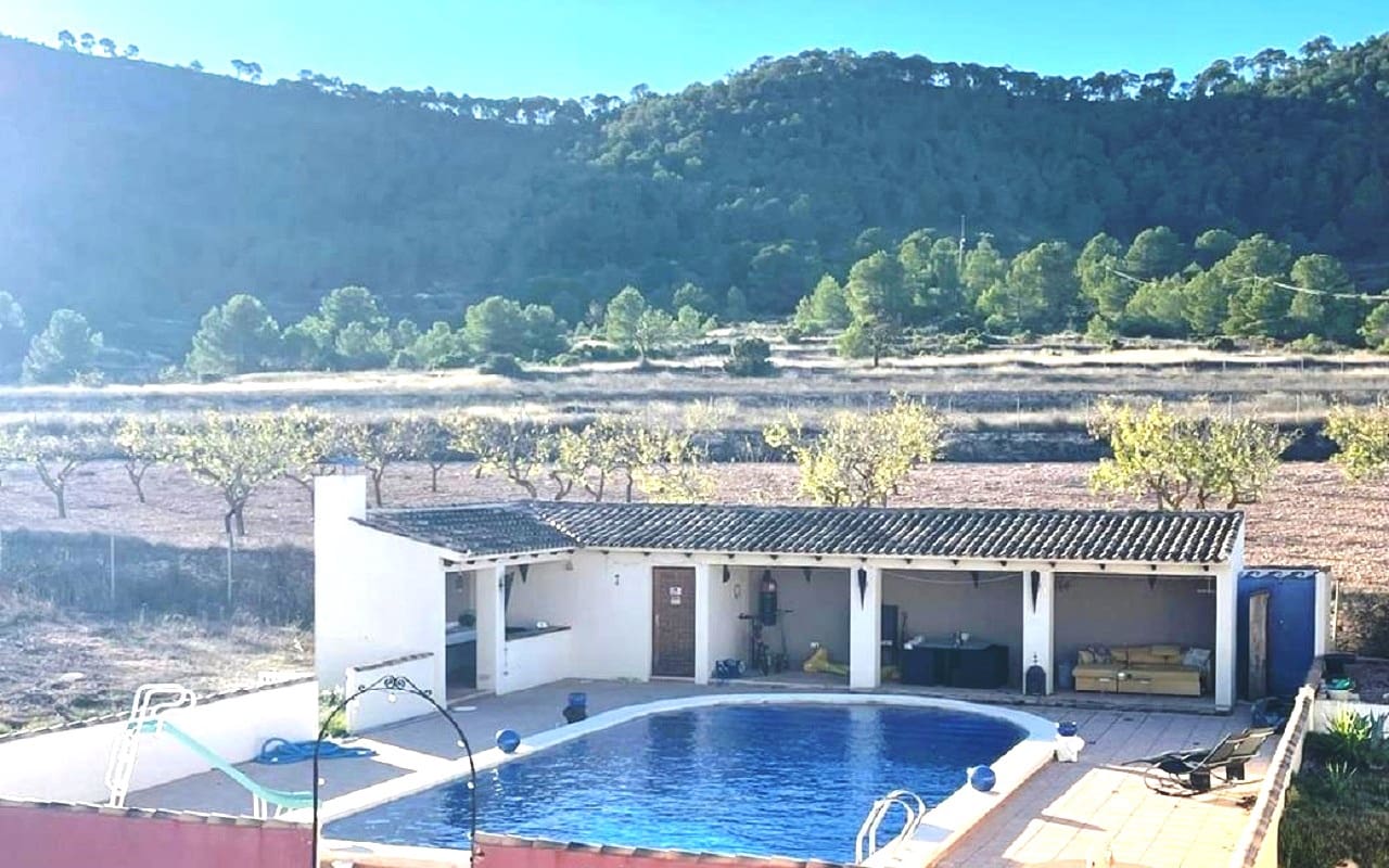 6 soveværelse Finca/Landehus til salg i Pinoso med swimmingpool garage - € 649.995 (Ref: 9384933)