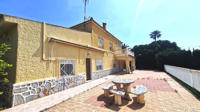 8 soveværelse Finca/Landehus til salg i La Marina, Elche / Elx med swimmingpool garage - € 379.900 (Ref: 9404688)