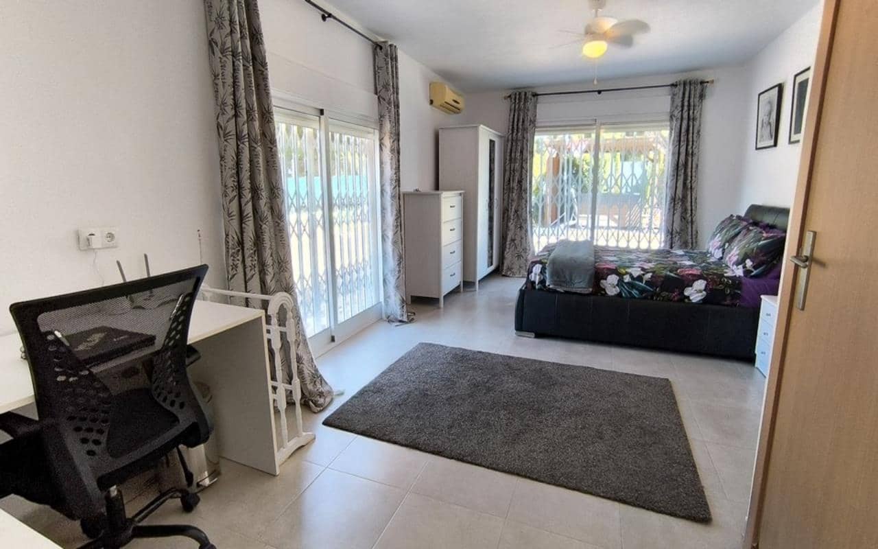 5 slaapkamer Finca/Landhuis te koop in Benijofar met zwembad garage - € 475.000 (Ref: 9406965)