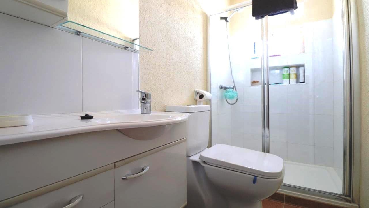 2 makuuhuone Omakotitalo myytävänä paikassa Torrevieja mukana 
autotalli - 149 000 € (Ref: 9409401)