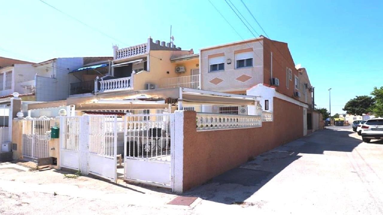 2 makuuhuone Omakotitalo myytävänä paikassa Torrevieja mukana 
autotalli - 149 000 € (Ref: 9409401)