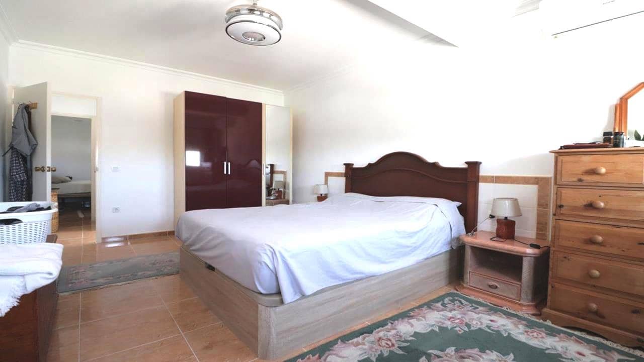 2 makuuhuone Omakotitalo myytävänä paikassa Torrevieja mukana 
autotalli - 149 000 € (Ref: 9409401)