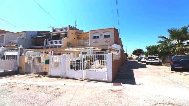 2 makuuhuone Omakotitalo myytävänä paikassa Torrevieja mukana 
autotalli - 149 000 € (Ref: 9409401)