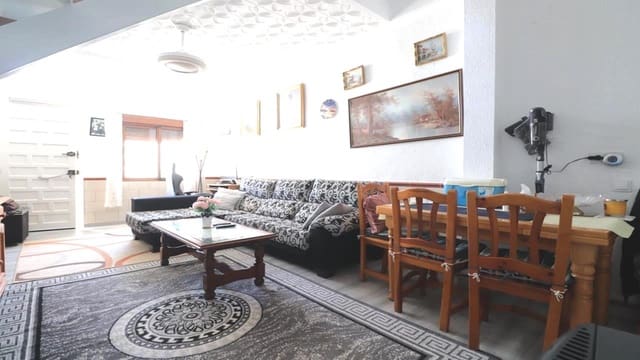 2 makuuhuone Omakotitalo myytävänä paikassa Torrevieja mukana 
autotalli - 149 000 € (Ref: 9409401)