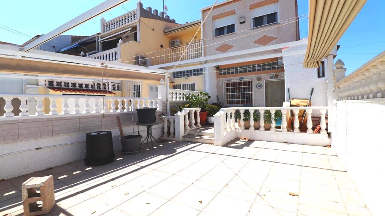 2 makuuhuone Omakotitalo myytävänä paikassa Torrevieja mukana 
autotalli - 149 000 € (Ref: 9409401)