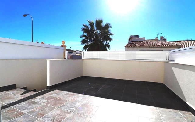 Casa de 2 habitaciones en Torrevieja en venta con garaje - 149.900 € (Ref: 9409402)