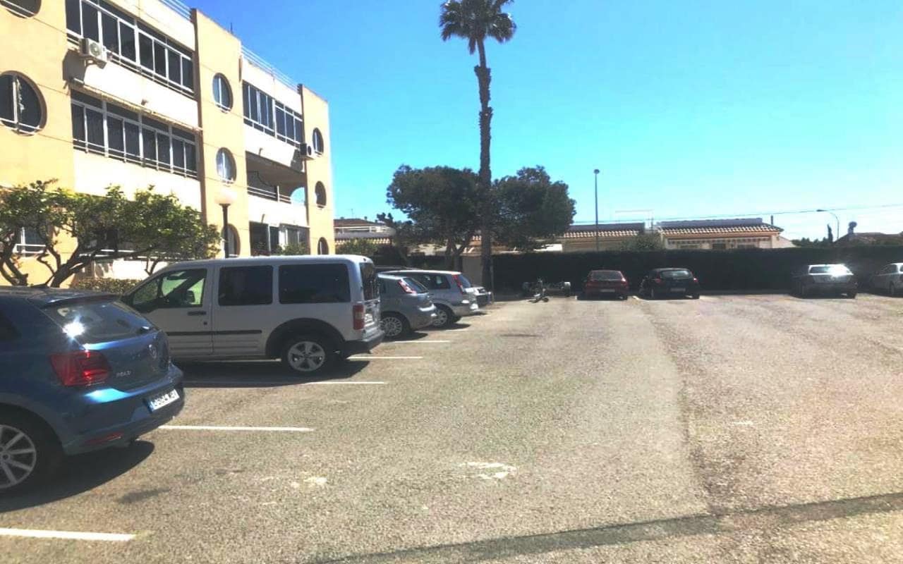 2 Zimmer Apartment zu verkaufen in Torrevieja mit Pool Garage - 126.580 € (Ref: 9409403)