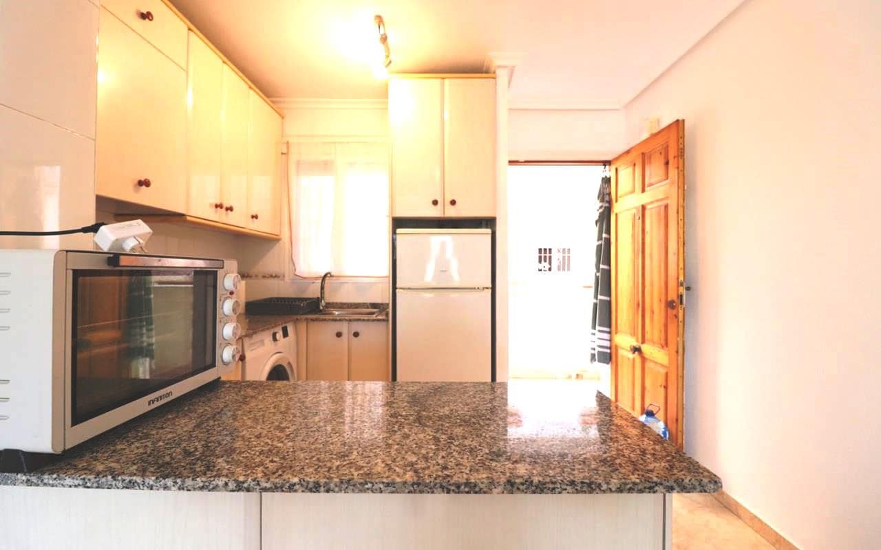 2 Zimmer Apartment zu verkaufen in Torrevieja mit Pool Garage - 126.580 € (Ref: 9409403)