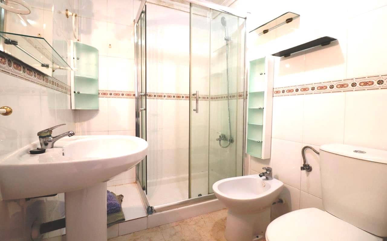 2 Zimmer Apartment zu verkaufen in Torrevieja mit Pool Garage - 126.580 € (Ref: 9409403)