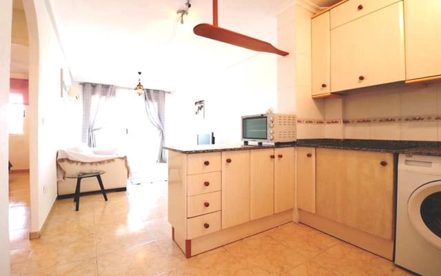 2 Zimmer Apartment zu verkaufen in Torrevieja mit Pool Garage - 126.580 € (Ref: 9409403)