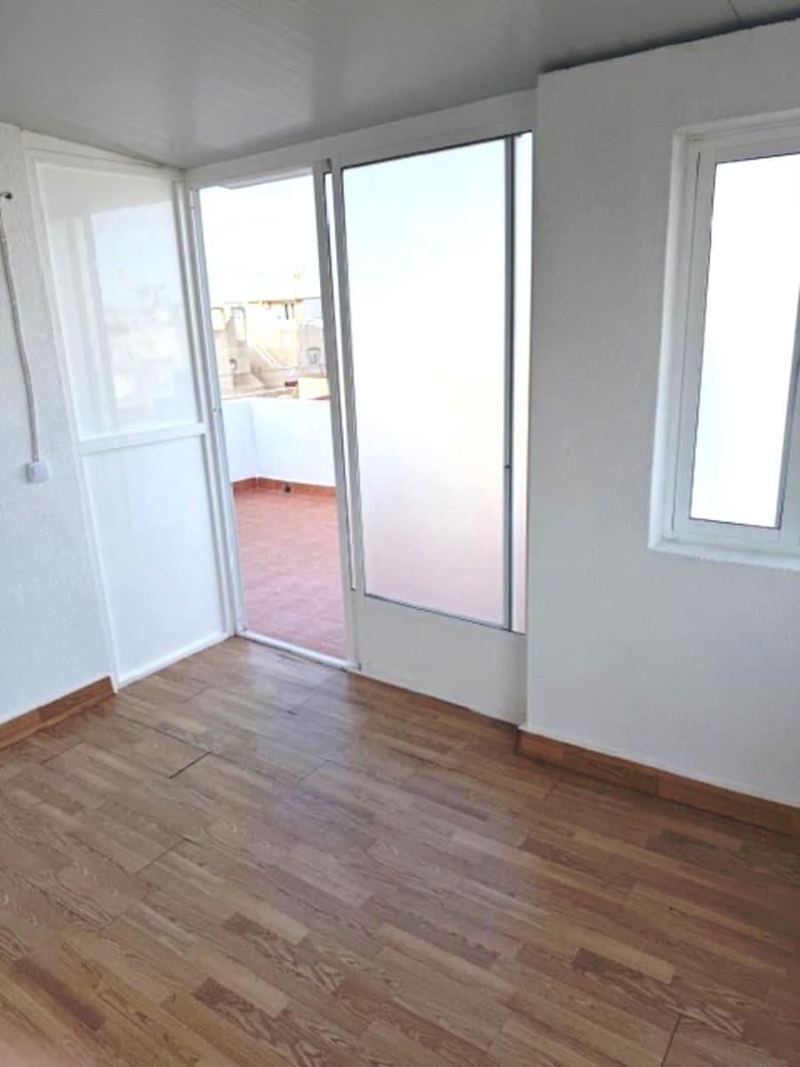 3 soverom Hus til salgs i Torrevieja med garasje - € 142 500 (Ref: 9450886)