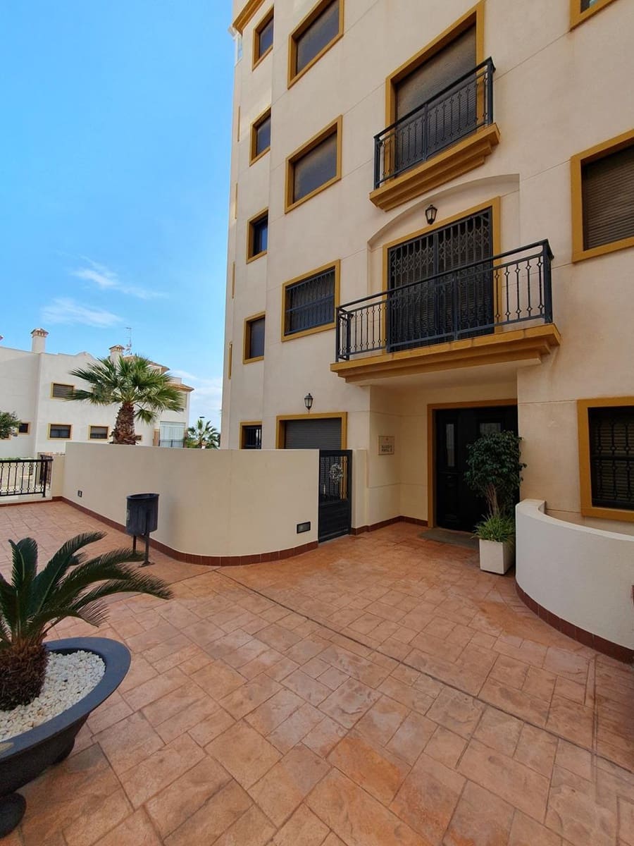 3 bedroom Apartment for sale in Guardamar del Segura with pool garage - € 349,000 (Ref: 9451404)