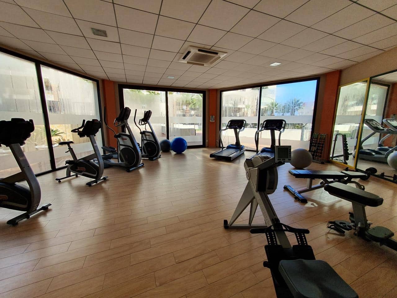 3 bedroom Apartment for sale in Guardamar del Segura with pool garage - € 349,000 (Ref: 9451404)