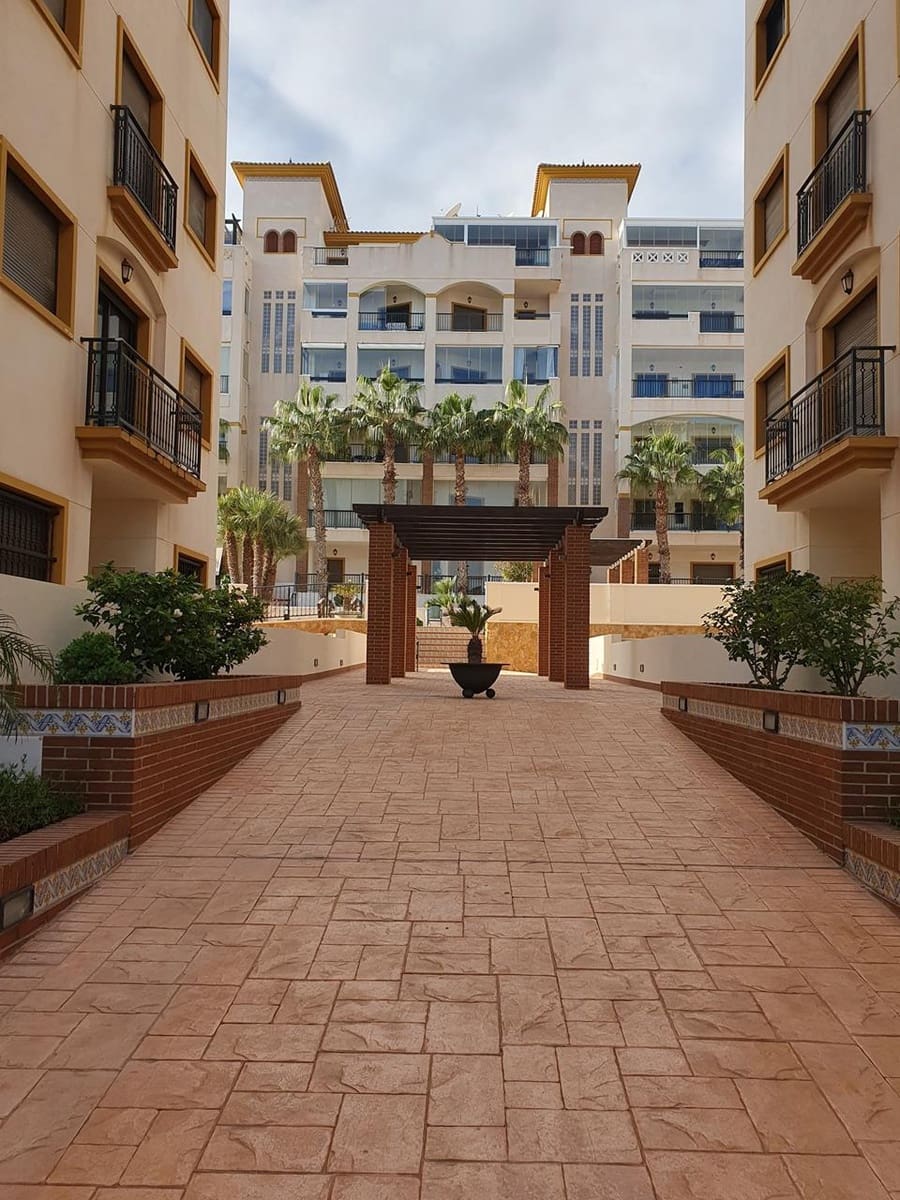 3 bedroom Apartment for sale in Guardamar del Segura with pool garage - € 349,000 (Ref: 9451404)