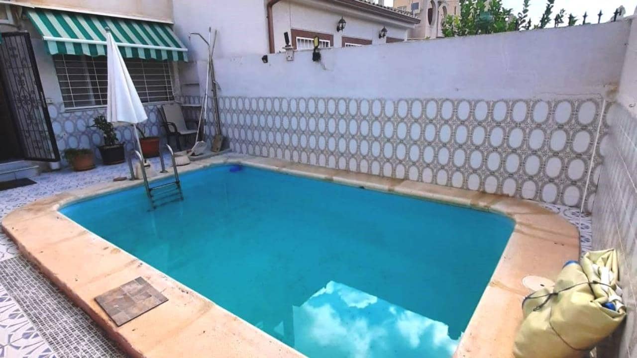 4 bedroom Townhouse for sale in La Torreta with pool garage - € 189,000 (Ref: 9452971)