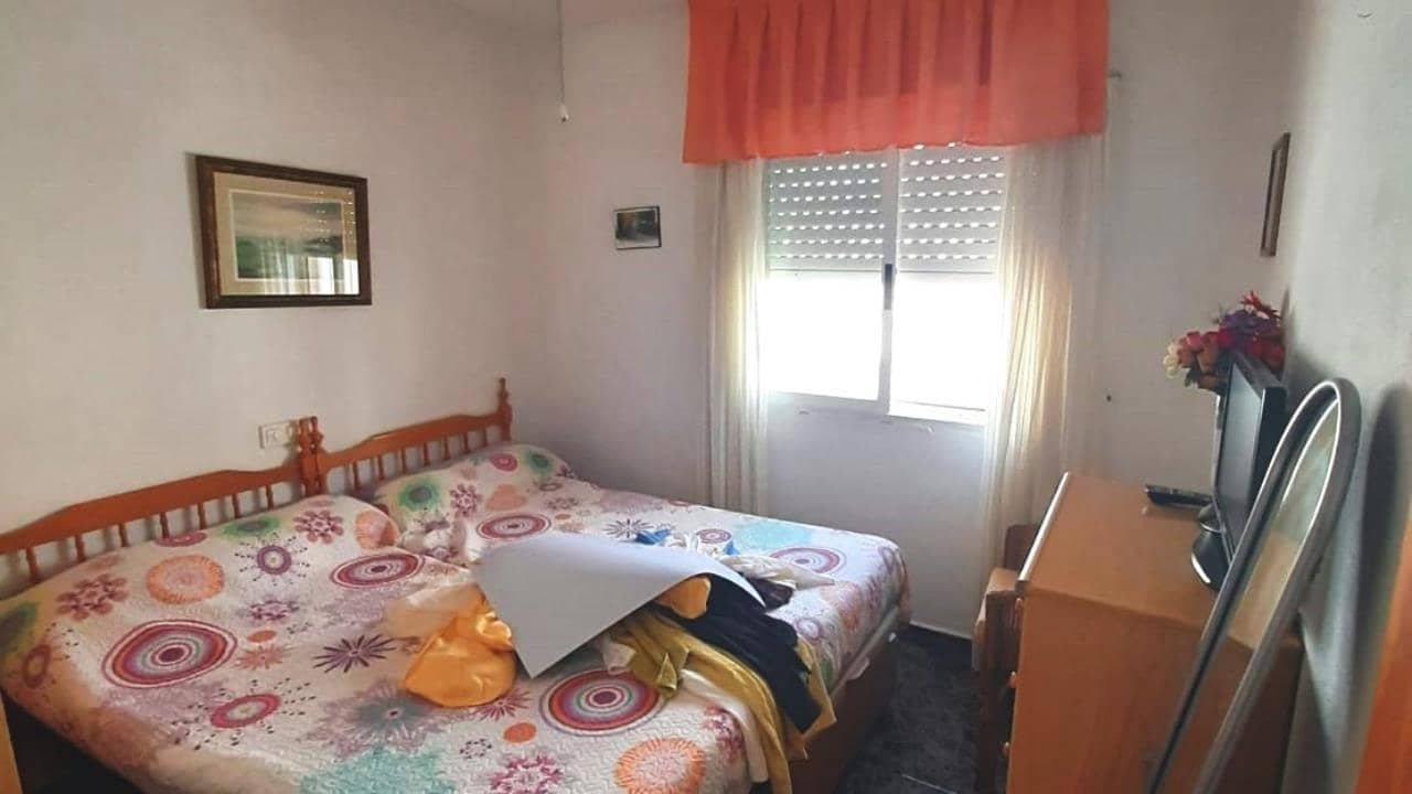 4 bedroom Townhouse for sale in La Torreta with pool garage - € 189,000 (Ref: 9452971)