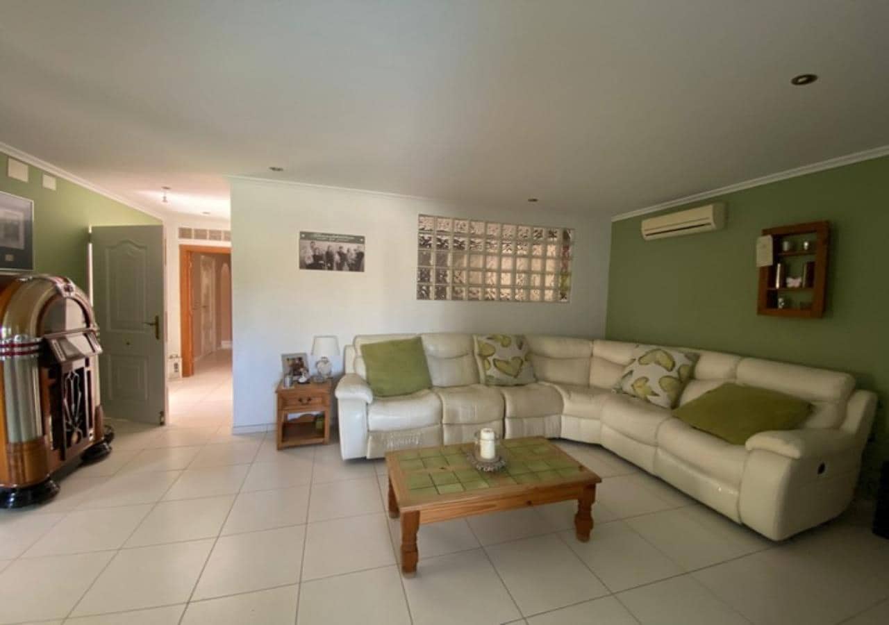 Chalet de 5 habitaciones en Albatera en venta con piscina garaje - 399.950 € (Ref: 9462931)