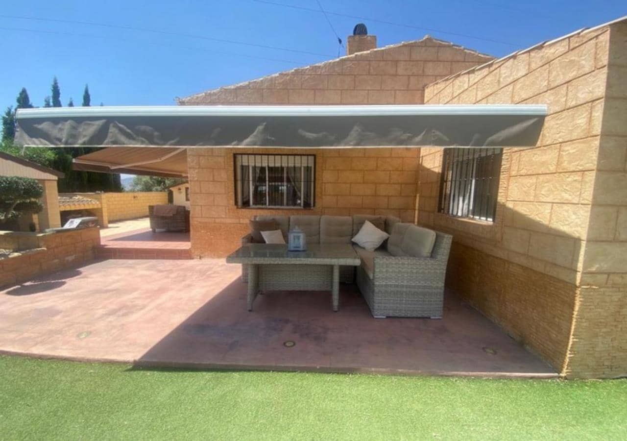 Chalet de 5 habitaciones en Albatera en venta con piscina garaje - 399.950 € (Ref: 9462931)