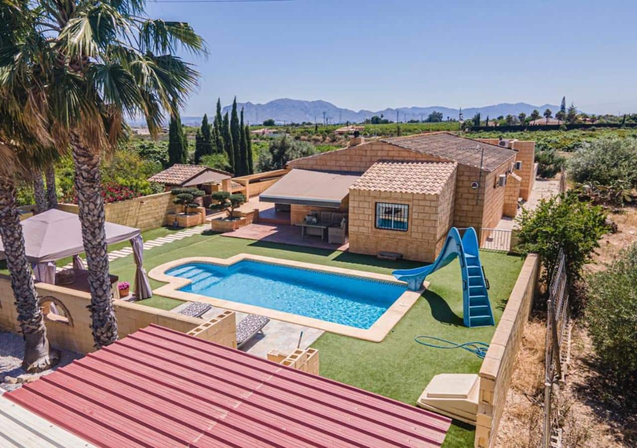 Chalet de 5 habitaciones en Albatera en venta con piscina garaje - 399.950 € (Ref: 9462931)