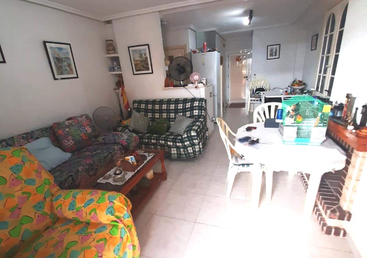 2 makuuhuone Omakotitalo myytävänä paikassa Torrevieja mukana uima-altaan - 270 000 € (Ref: 9476192)