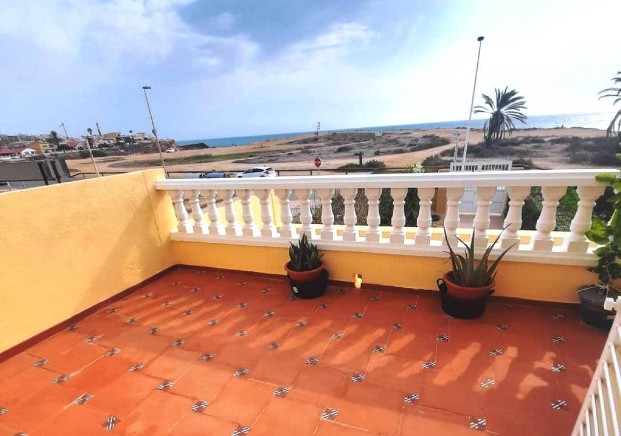 2 makuuhuone Omakotitalo myytävänä paikassa Torrevieja mukana uima-altaan - 270 000 € (Ref: 9476192)