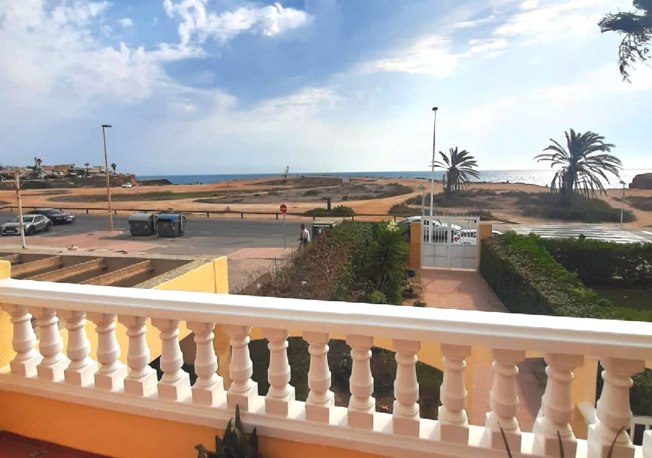 2 makuuhuone Omakotitalo myytävänä paikassa Torrevieja mukana uima-altaan - 270 000 € (Ref: 9476192)