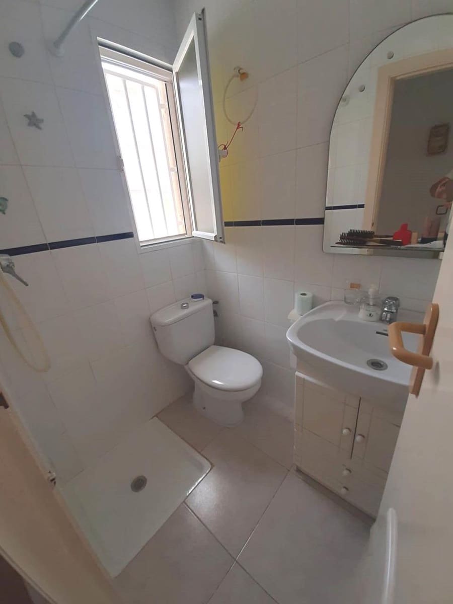 2 makuuhuone Omakotitalo myytävänä paikassa Torrevieja mukana uima-altaan - 270 000 € (Ref: 9476192)