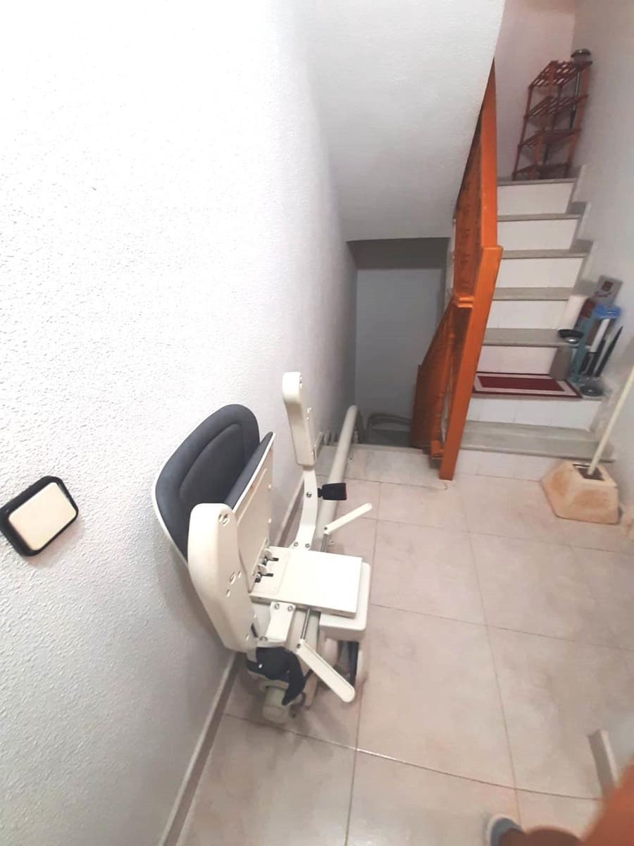 2 makuuhuone Omakotitalo myytävänä paikassa Torrevieja mukana uima-altaan - 270 000 € (Ref: 9476192)