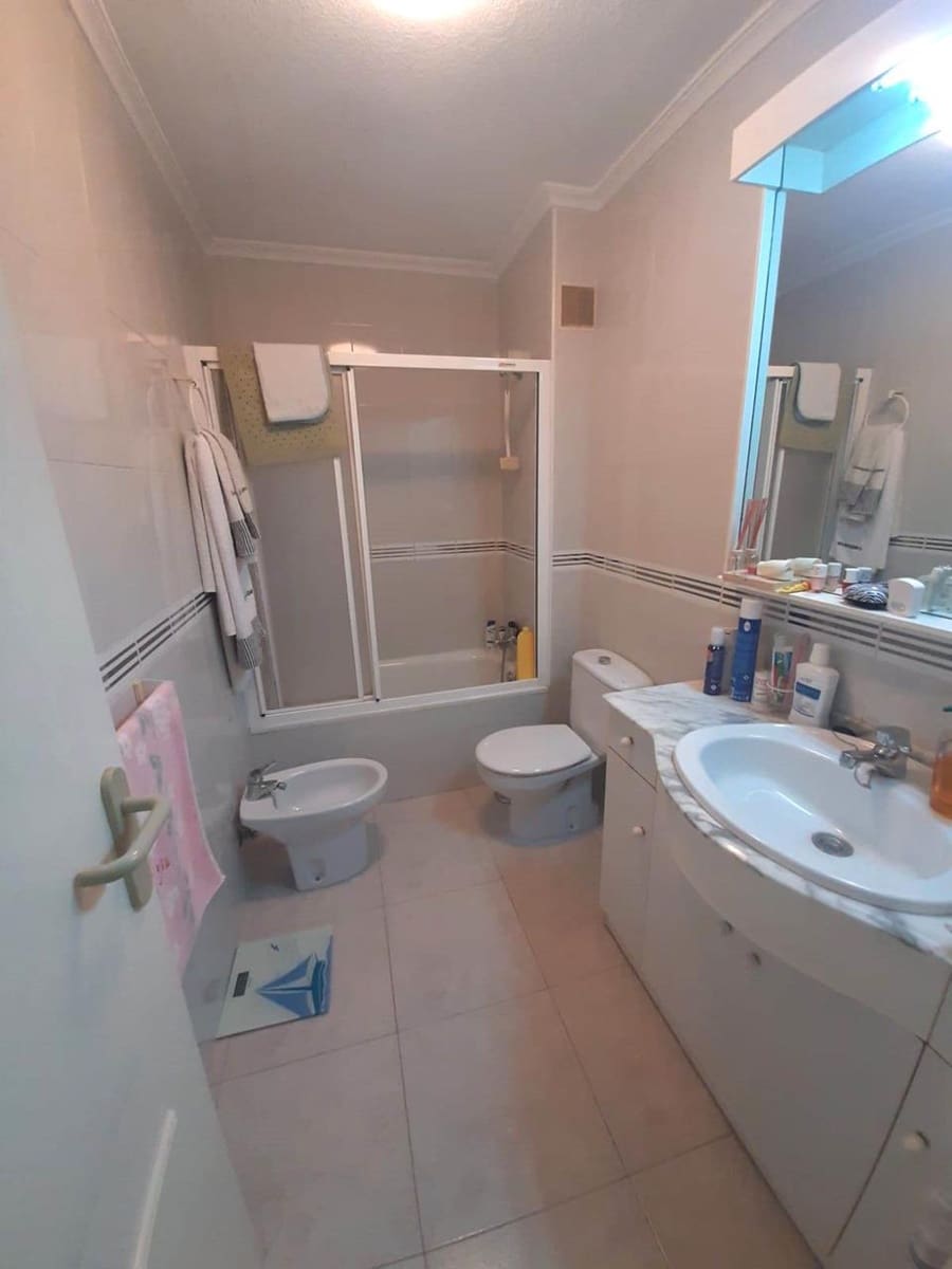 2 makuuhuone Omakotitalo myytävänä paikassa Torrevieja mukana uima-altaan - 270 000 € (Ref: 9476192)