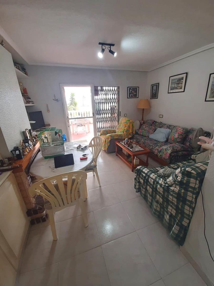 2 makuuhuone Omakotitalo myytävänä paikassa Torrevieja mukana uima-altaan - 270 000 € (Ref: 9476192)