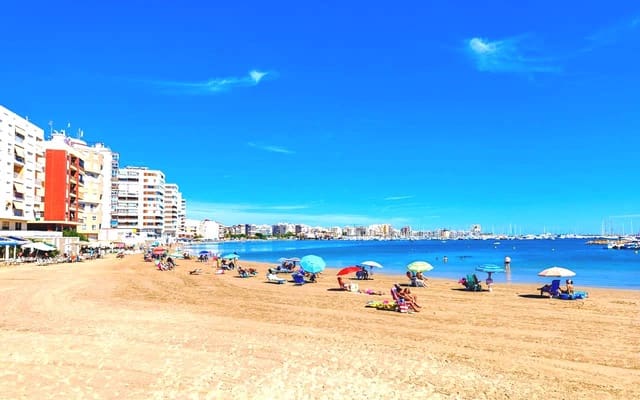 2 Zimmer Apartment zu verkaufen in Torrevieja mit Pool - 149.995 € (Ref: 9476259)