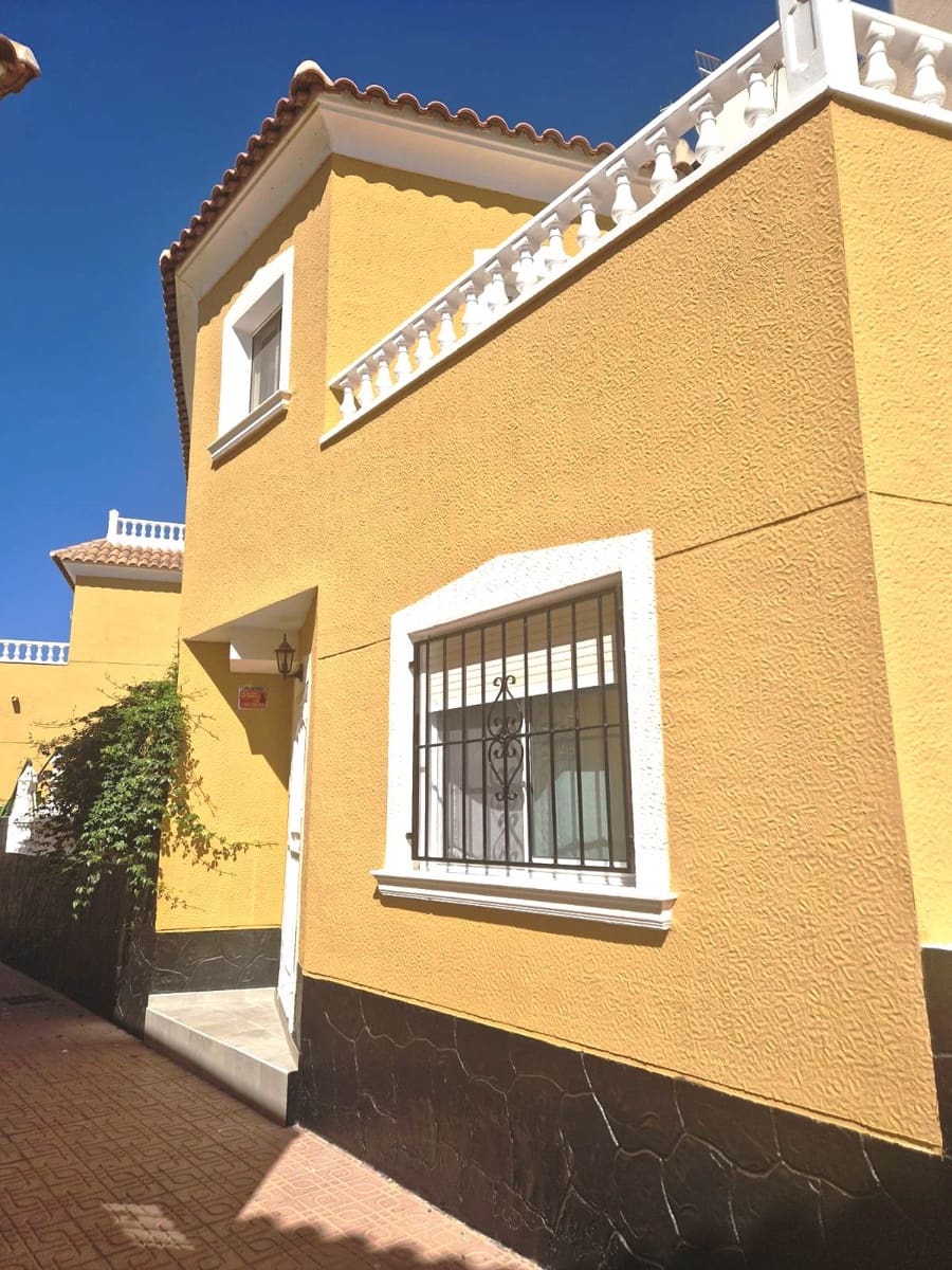 3 bedroom Townhouse for sale in Playa Flamenca with pool - € 297,000 (Ref: 9480704)