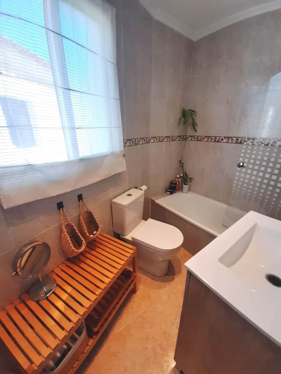 3 bedroom Townhouse for sale in Playa Flamenca with pool - € 297,000 (Ref: 9480704)