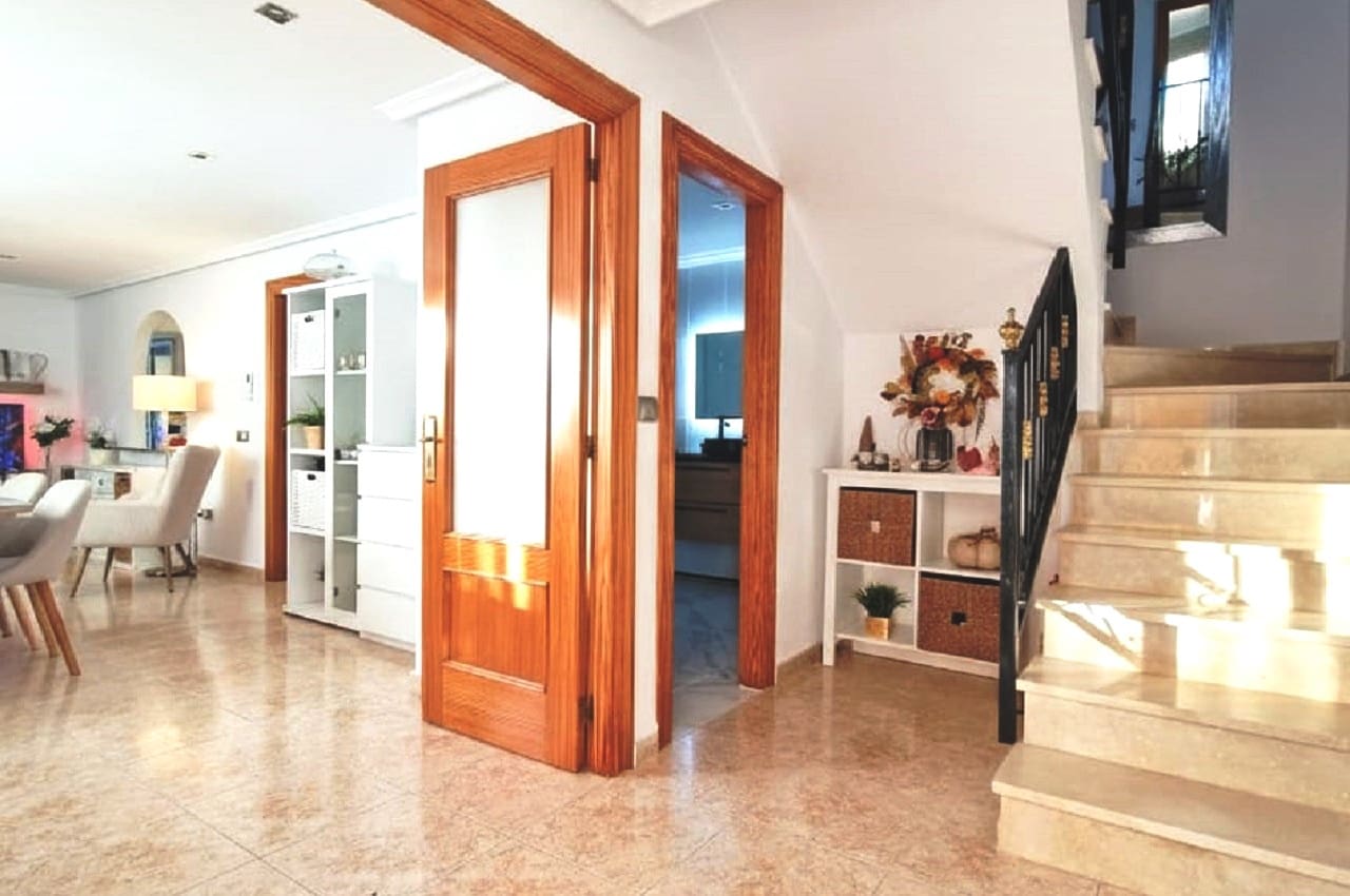 3 bedroom Townhouse for sale in Playa Flamenca with pool - € 297,000 (Ref: 9480704)