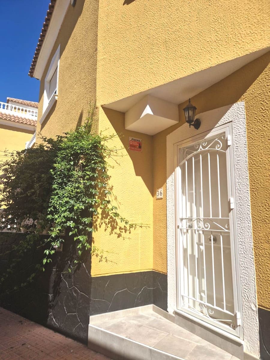 3 bedroom Townhouse for sale in Playa Flamenca with pool - € 297,000 (Ref: 9480704)