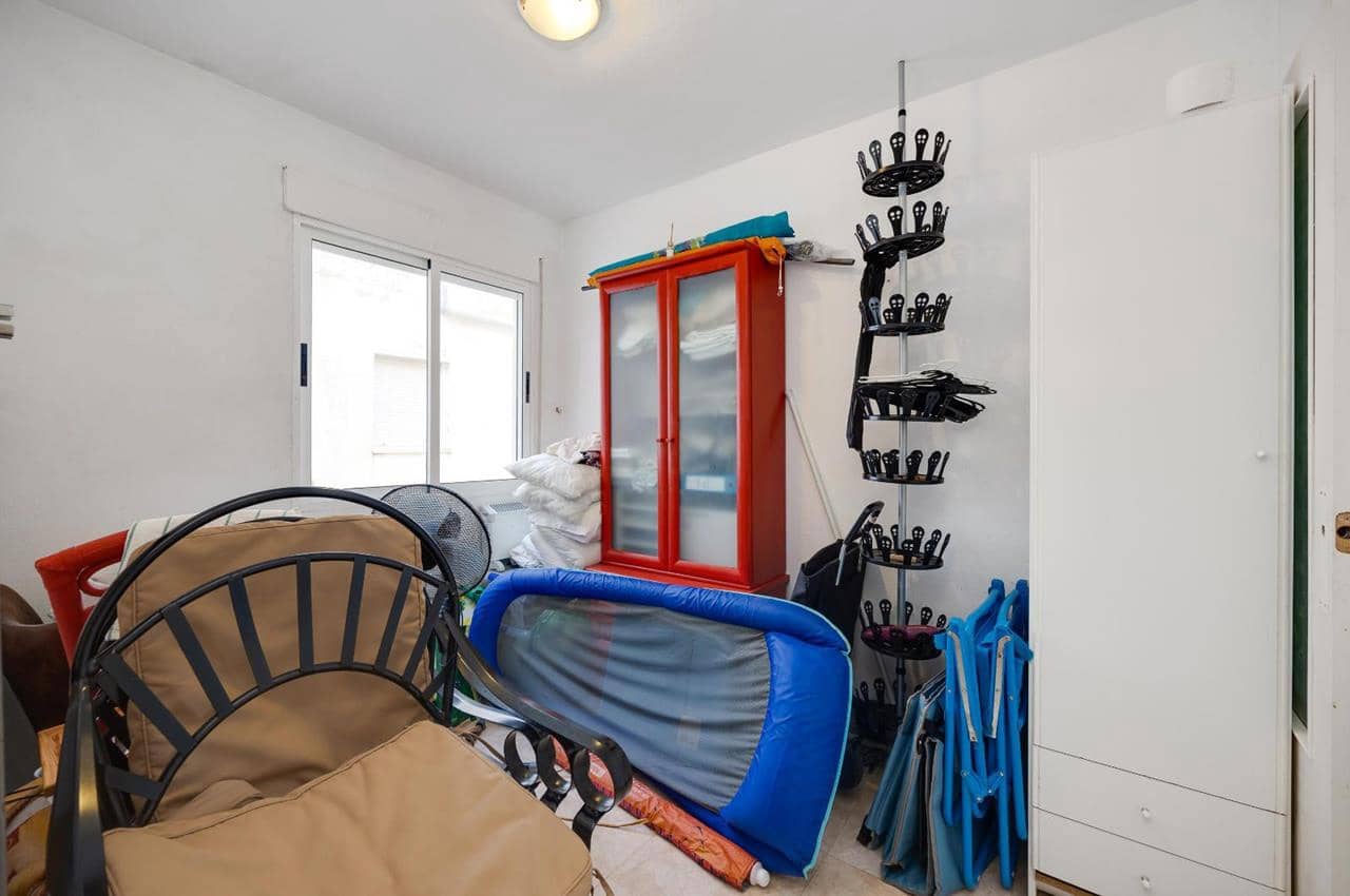 3 makuuhuone Huoneisto myytävänä paikassa Torrevieja mukana uima-altaan - 144 995 € (Ref: 9480736)