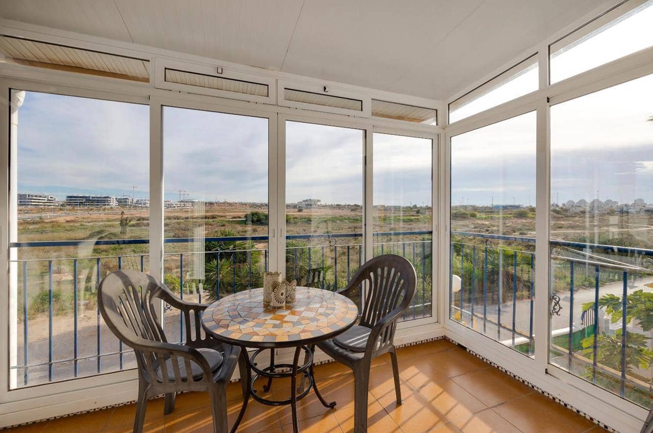 3 makuuhuone Huoneisto myytävänä paikassa Torrevieja mukana uima-altaan - 144 995 € (Ref: 9480736)