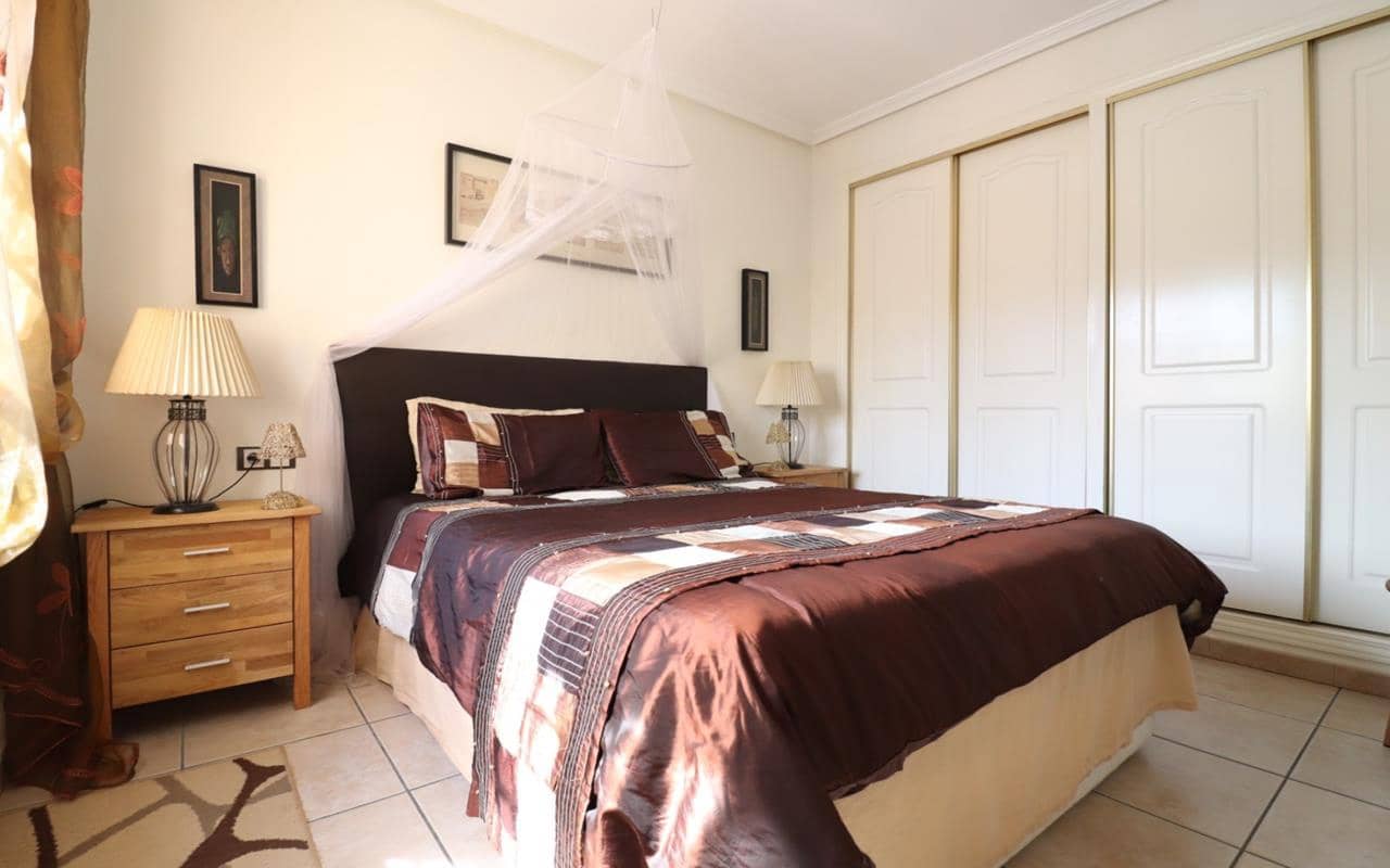 5 bedroom Villa for sale in Lo Crispin with pool garage - € 350,000 (Ref: 9484061)