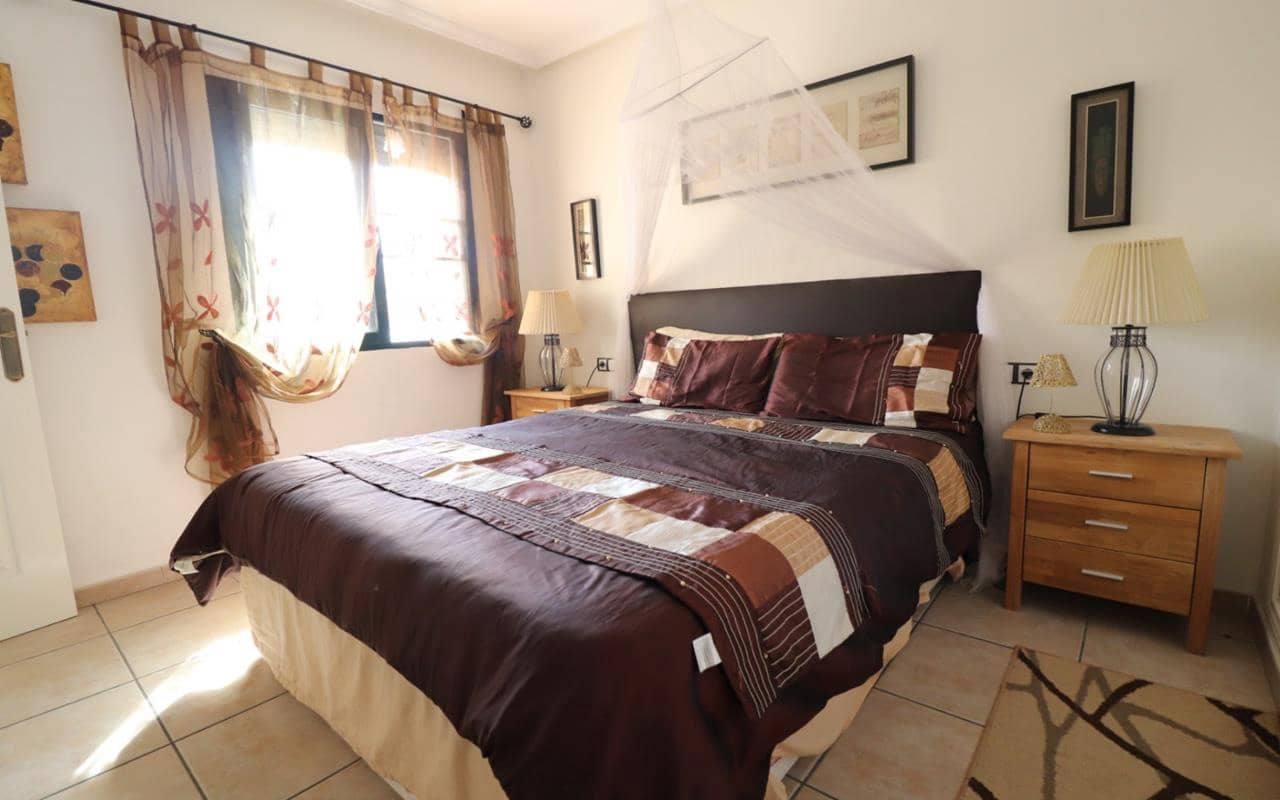 5 bedroom Villa for sale in Lo Crispin with pool garage - € 350,000 (Ref: 9484061)