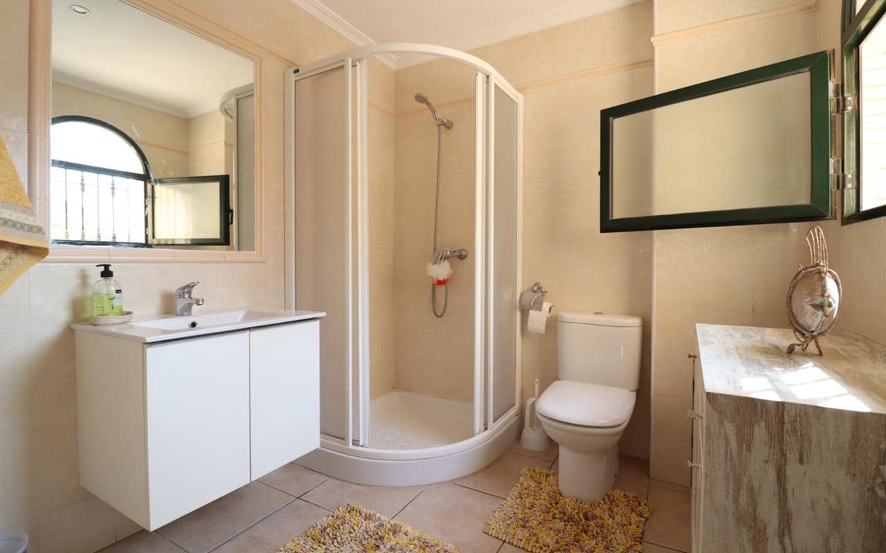 5 bedroom Villa for sale in Lo Crispin with pool garage - € 350,000 (Ref: 9484061)