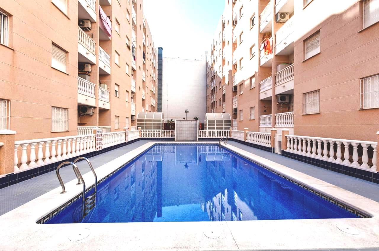 3 makuuhuone Huoneisto myytävänä paikassa Torrevieja mukana uima-altaan 
autotalli - 159 995 € (Ref: 9523368)