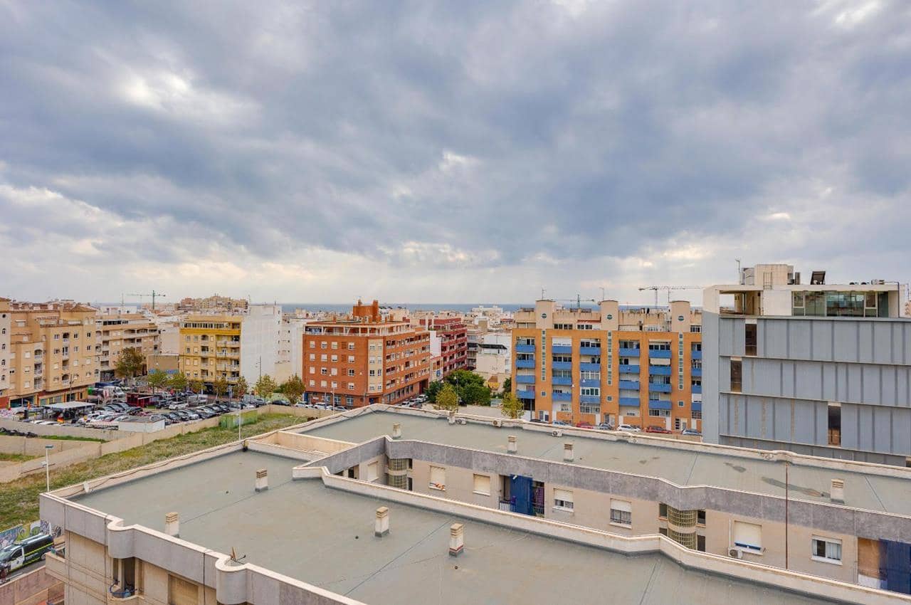 3 makuuhuone Huoneisto myytävänä paikassa Torrevieja mukana uima-altaan 
autotalli - 159 995 € (Ref: 9523368)