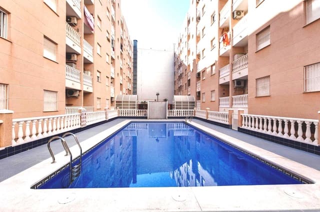 3 makuuhuone Huoneisto myytävänä paikassa Torrevieja mukana uima-altaan 
autotalli - 159 995 € (Ref: 9523368)