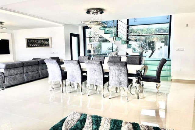 5 bedroom Villa for sale in San Miguel de Salinas with pool garage - € 849,000 (Ref: 9524622)