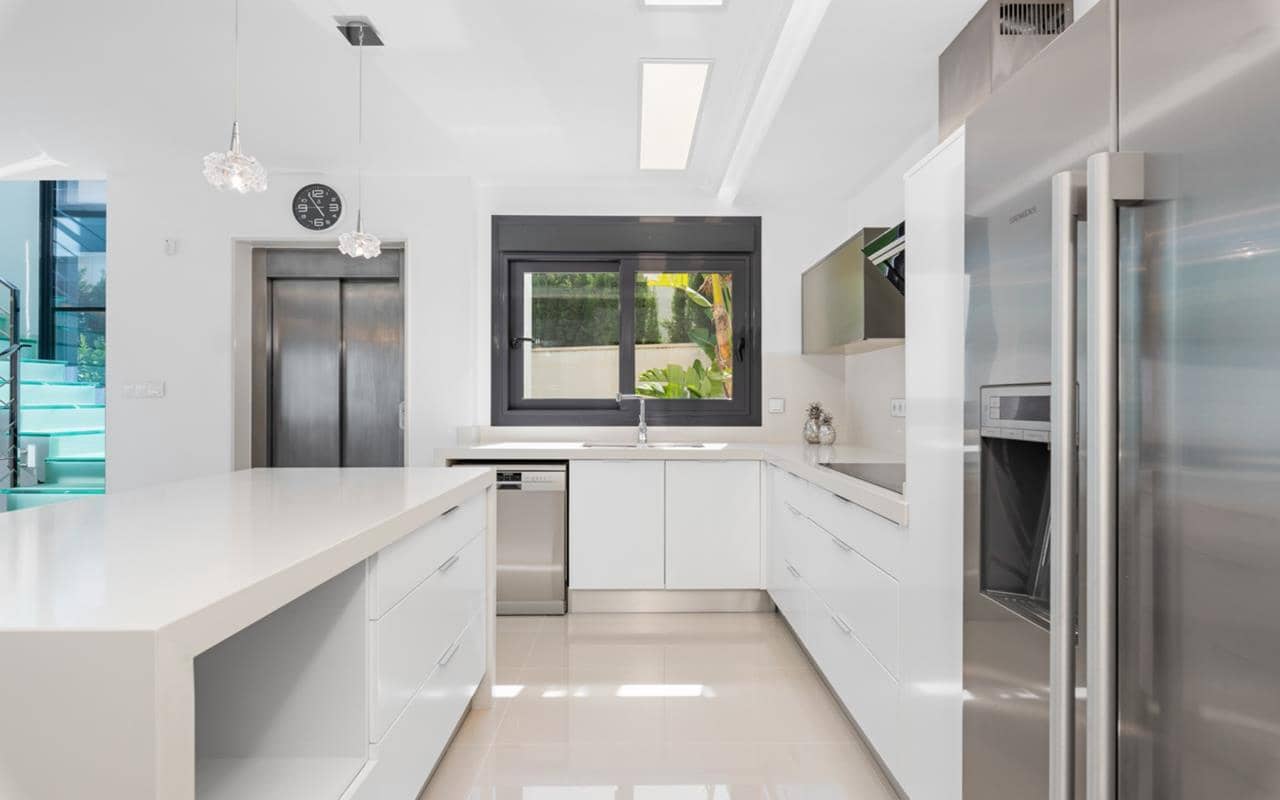 5 bedroom Villa for sale in San Miguel de Salinas with pool garage - € 849,000 (Ref: 9524622)