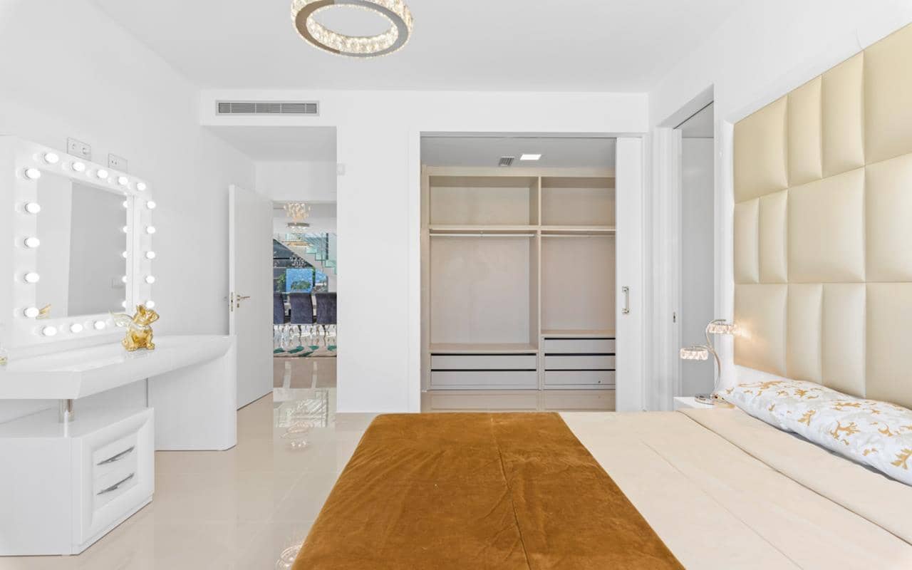 5 bedroom Villa for sale in San Miguel de Salinas with pool garage - € 849,000 (Ref: 9524622)