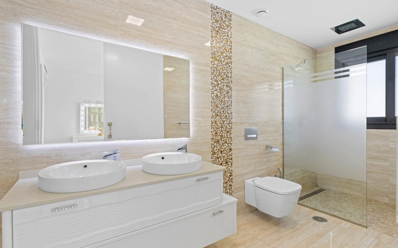 5 bedroom Villa for sale in San Miguel de Salinas with pool garage - € 849,000 (Ref: 9524622)