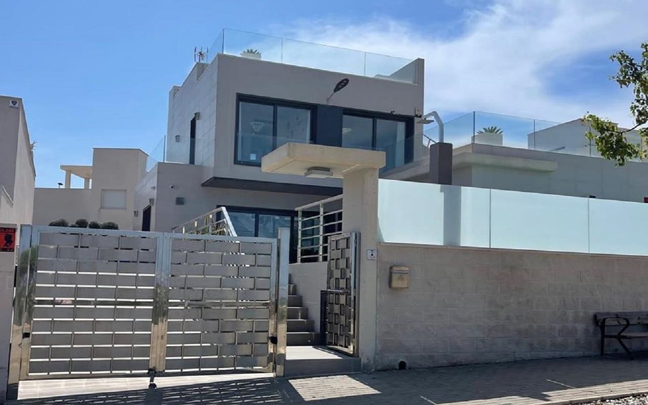 5 bedroom Villa for sale in San Miguel de Salinas with pool garage - € 849,000 (Ref: 9524622)