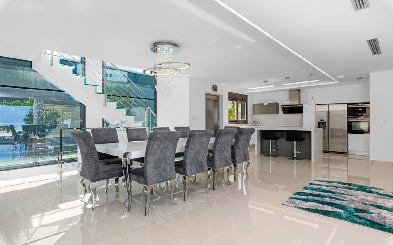 5 bedroom Villa for sale in San Miguel de Salinas with pool garage - € 849,000 (Ref: 9524622)