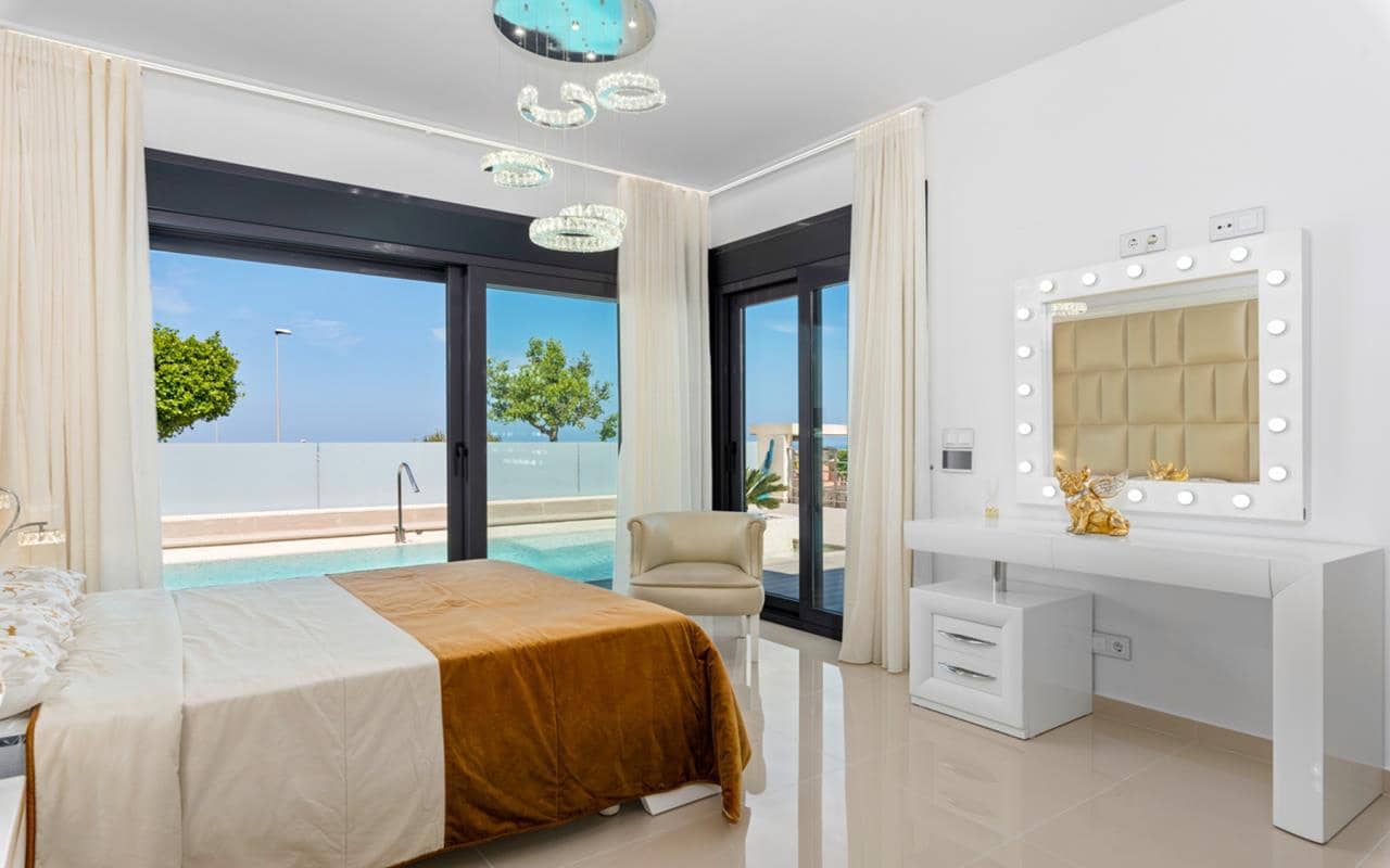 5 bedroom Villa for sale in San Miguel de Salinas with pool garage - € 849,000 (Ref: 9524622)